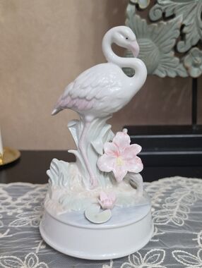 Vtg 1986 Arnart Porcelain Music Box Flamingo Figurine with Pink Flower